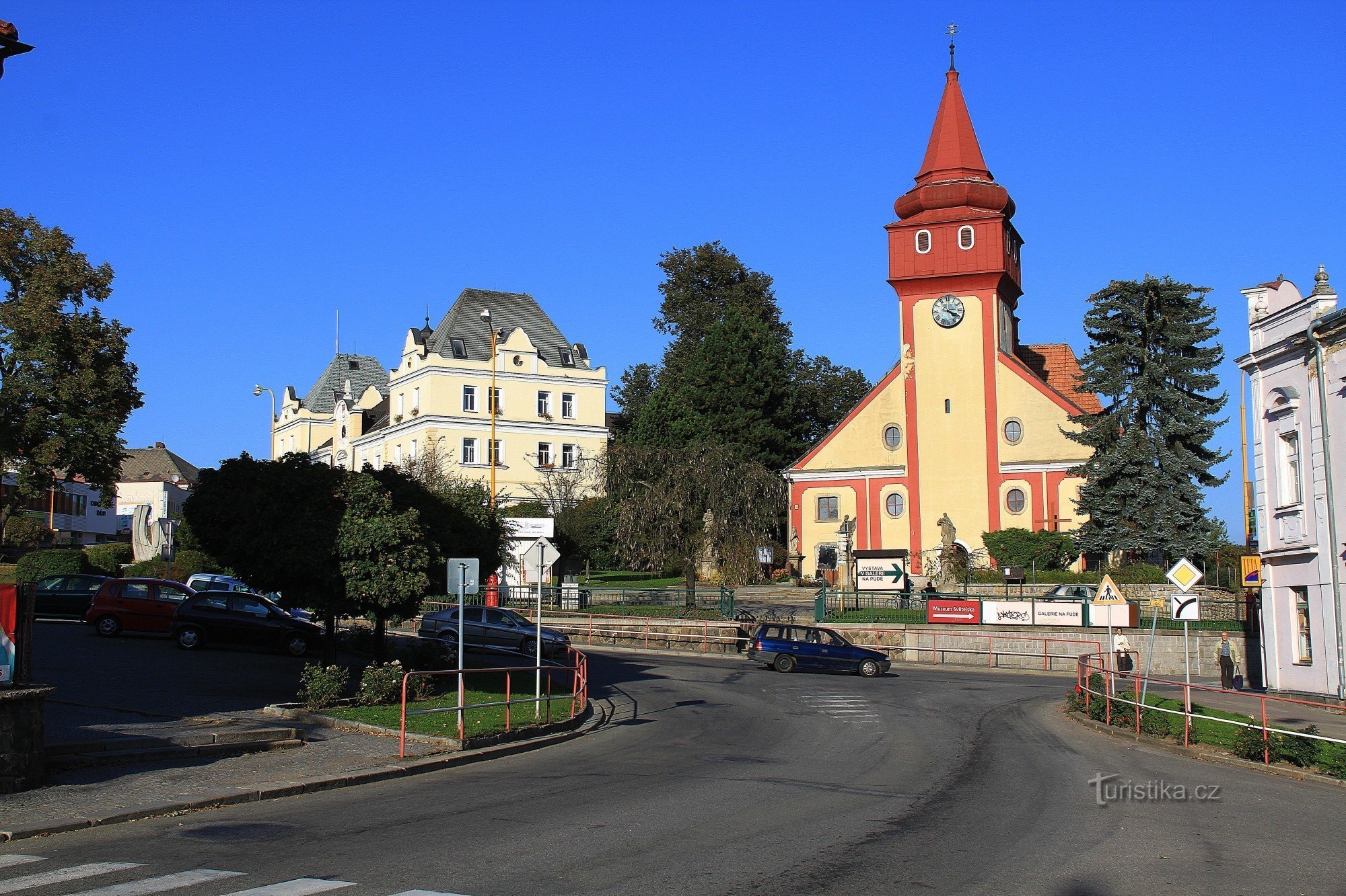 Svetlá nad Sázavou - cerkev in mestna hiša