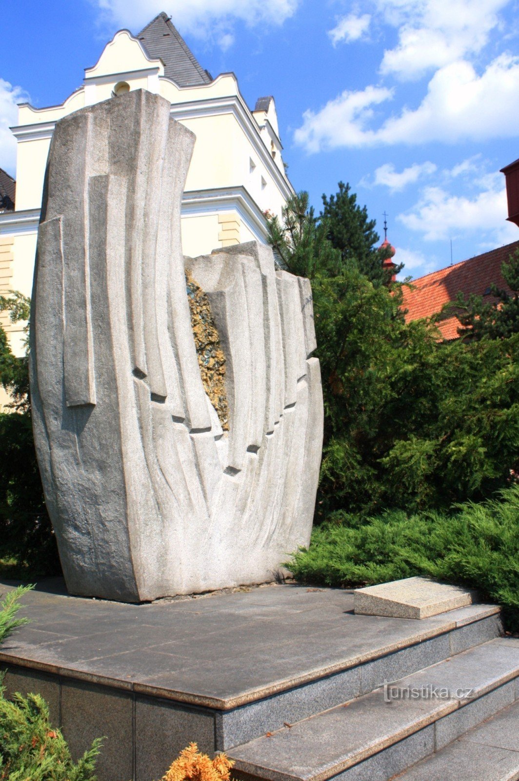 Světlá nad Sázavou - escultura Vidrio y piedra
