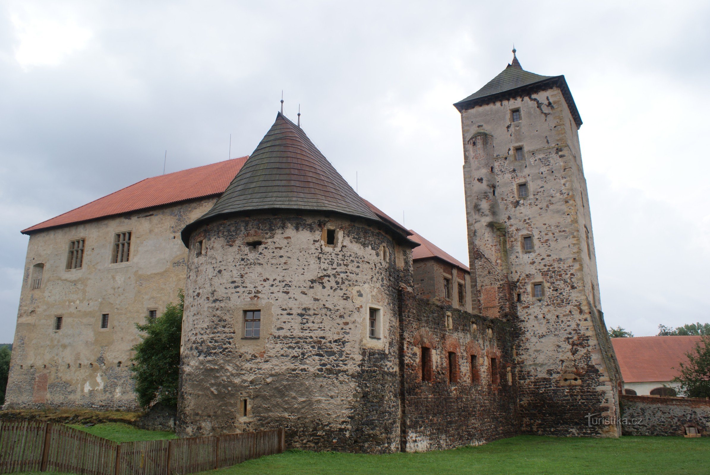 Švihov - vízi vár és az erődépítészet gyöngyszeme (a vár története és megjelenése)