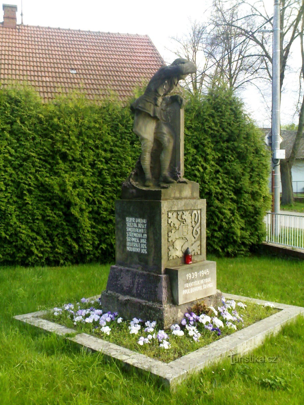 Svinary - monumento a las víctimas de las guerras