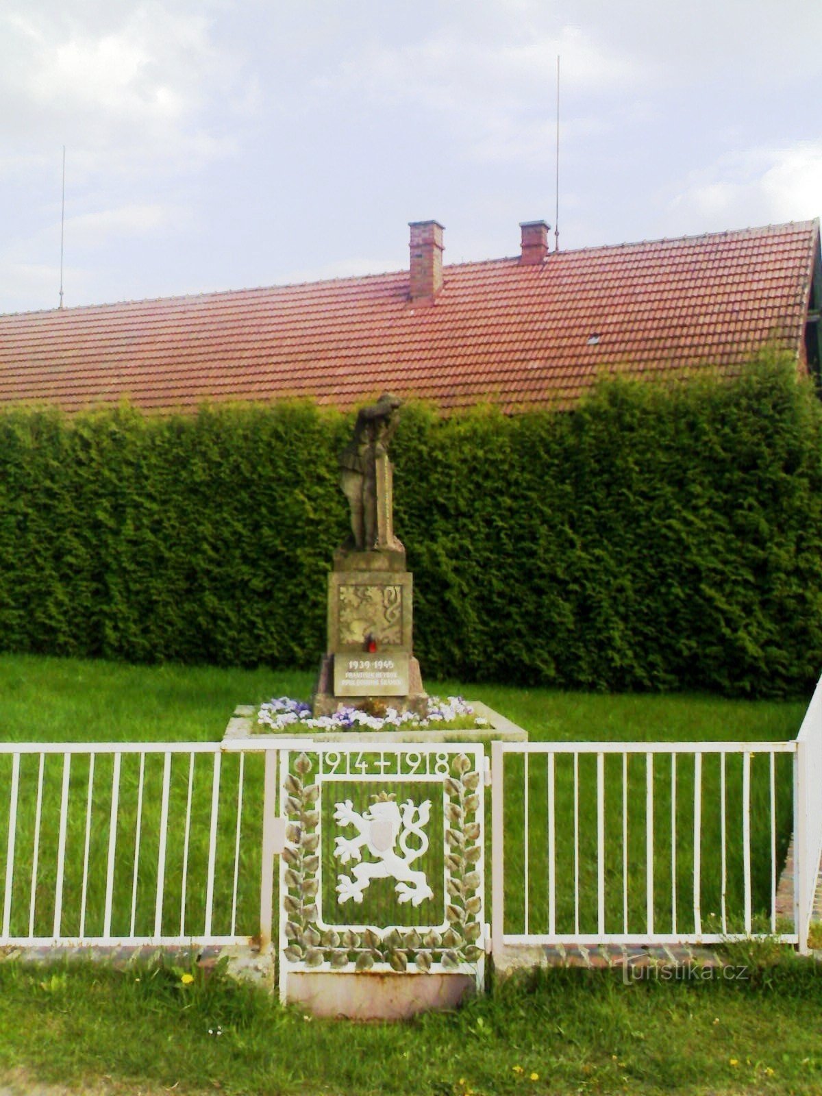 Svinary - monumento a las víctimas de las guerras