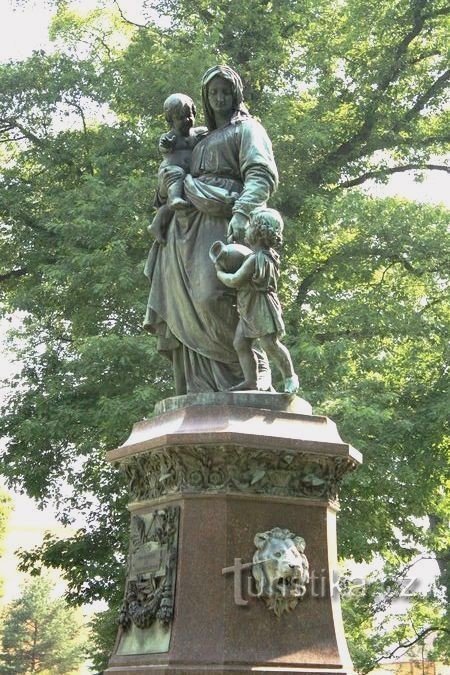 Svitavy - statue of Mother's love