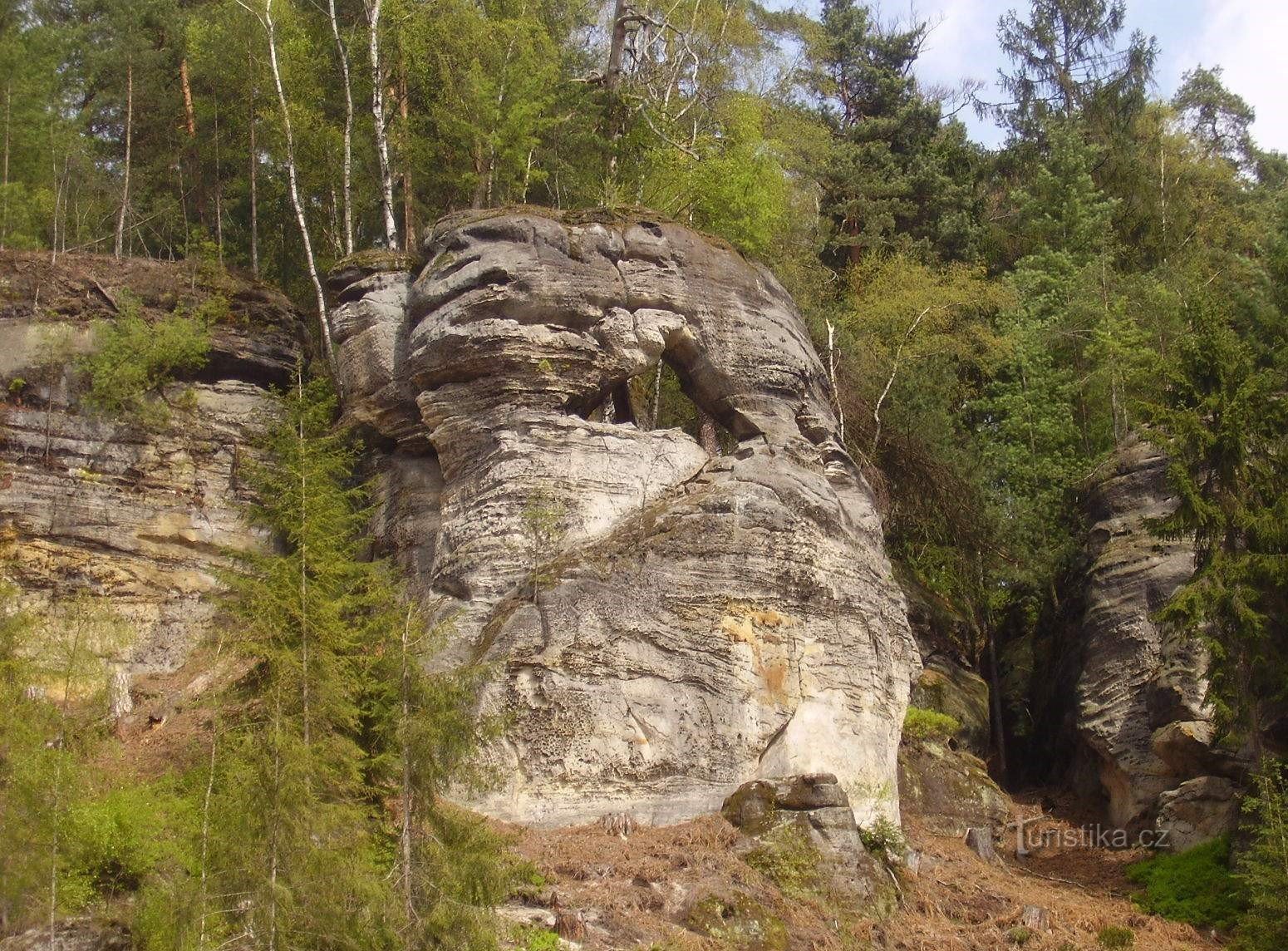 Svojkov rocks-rock windows Colonnade