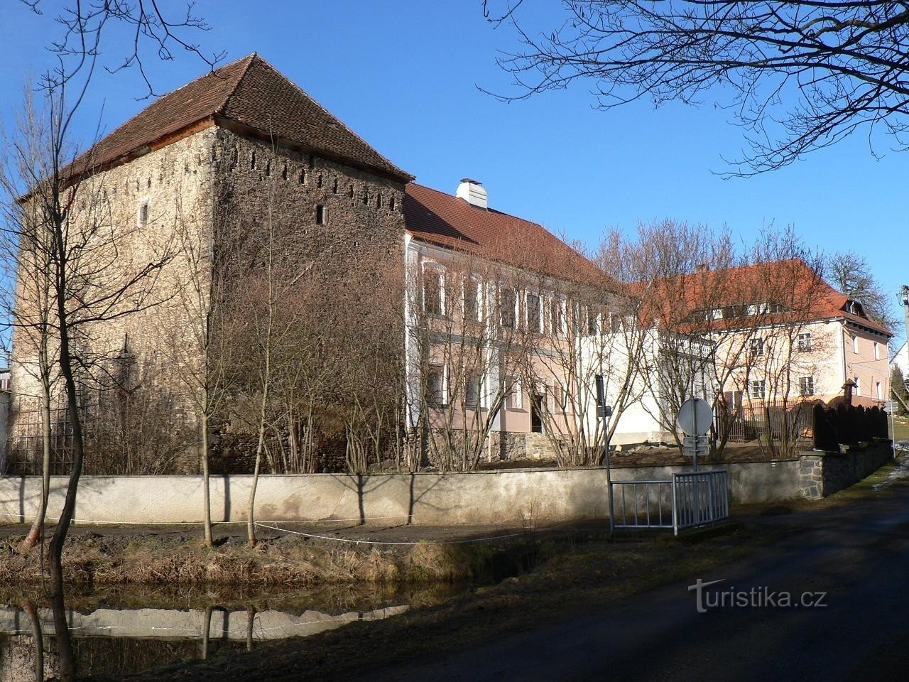 Svojšice, pháo đài