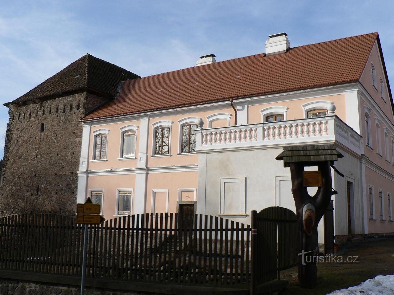 Svojšice, Burg und Festung