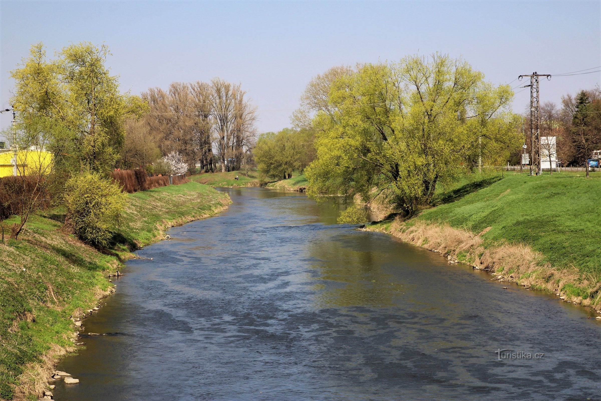 Svratka onder de samenvloeiing van de Židlochovice-brug