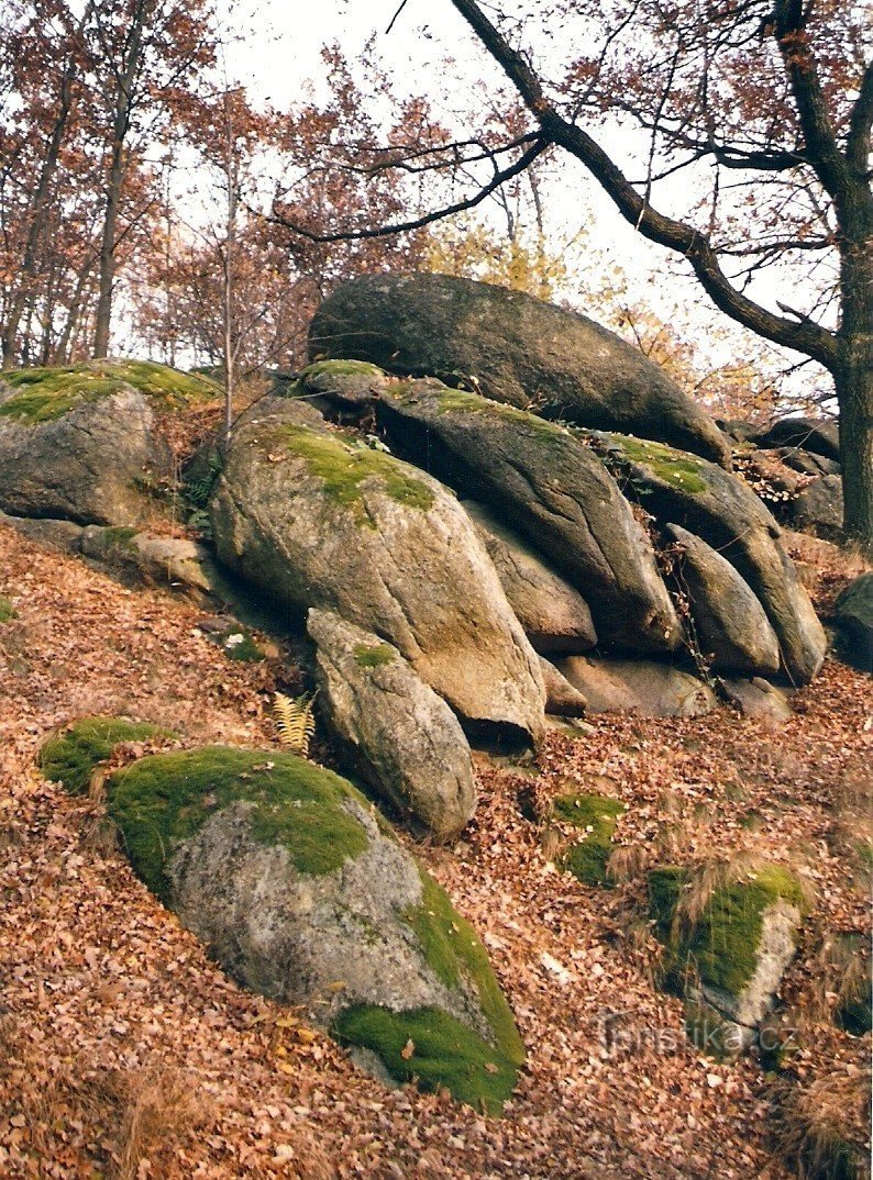 Syenite rotsen in de buurt van Pocoucova