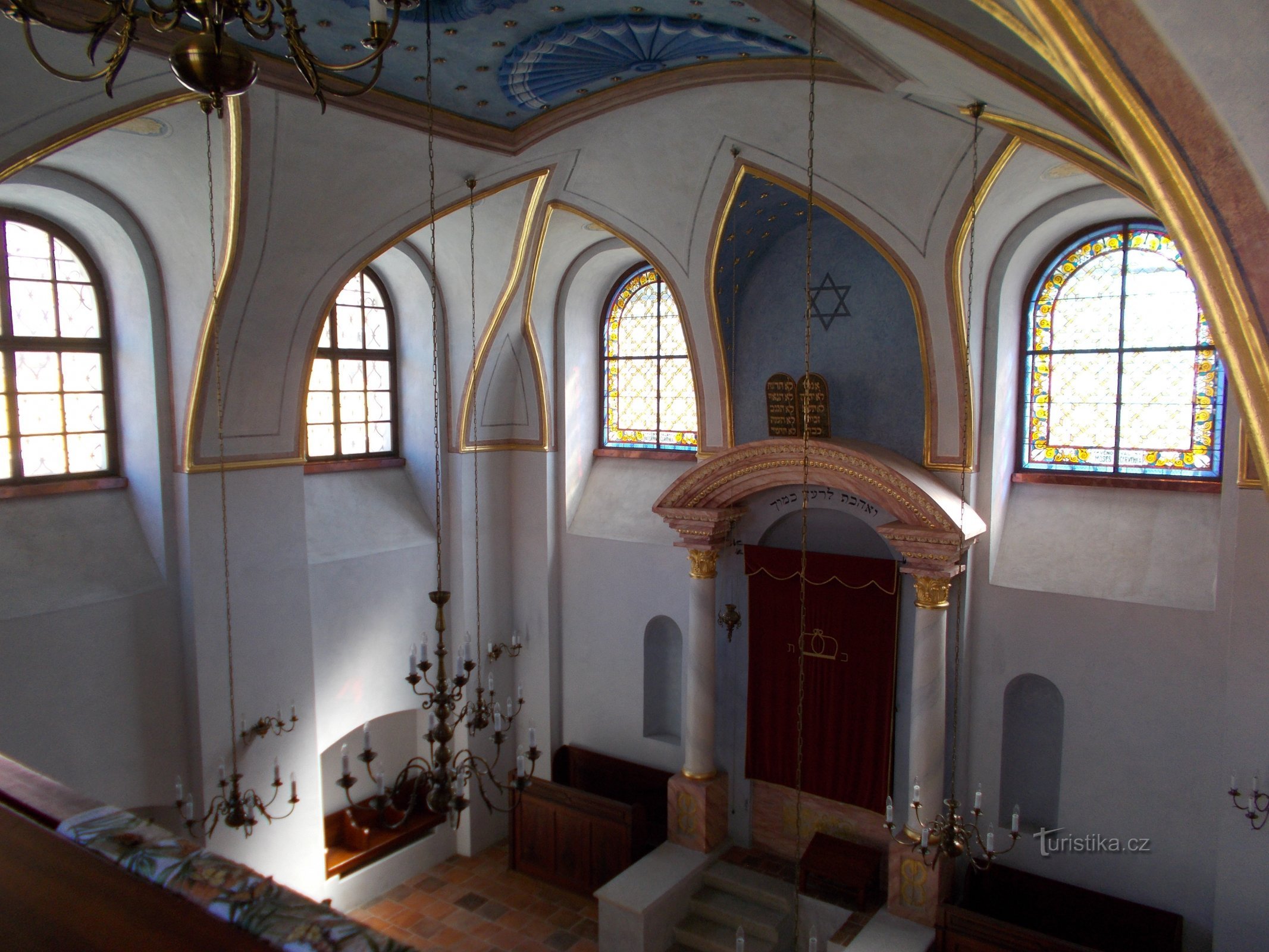 布热兹尼采犹太教堂