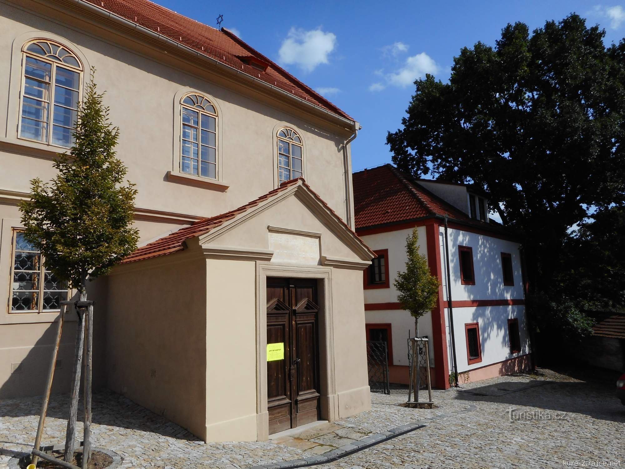 Hoy, la sinagoga sirve como museo judío.