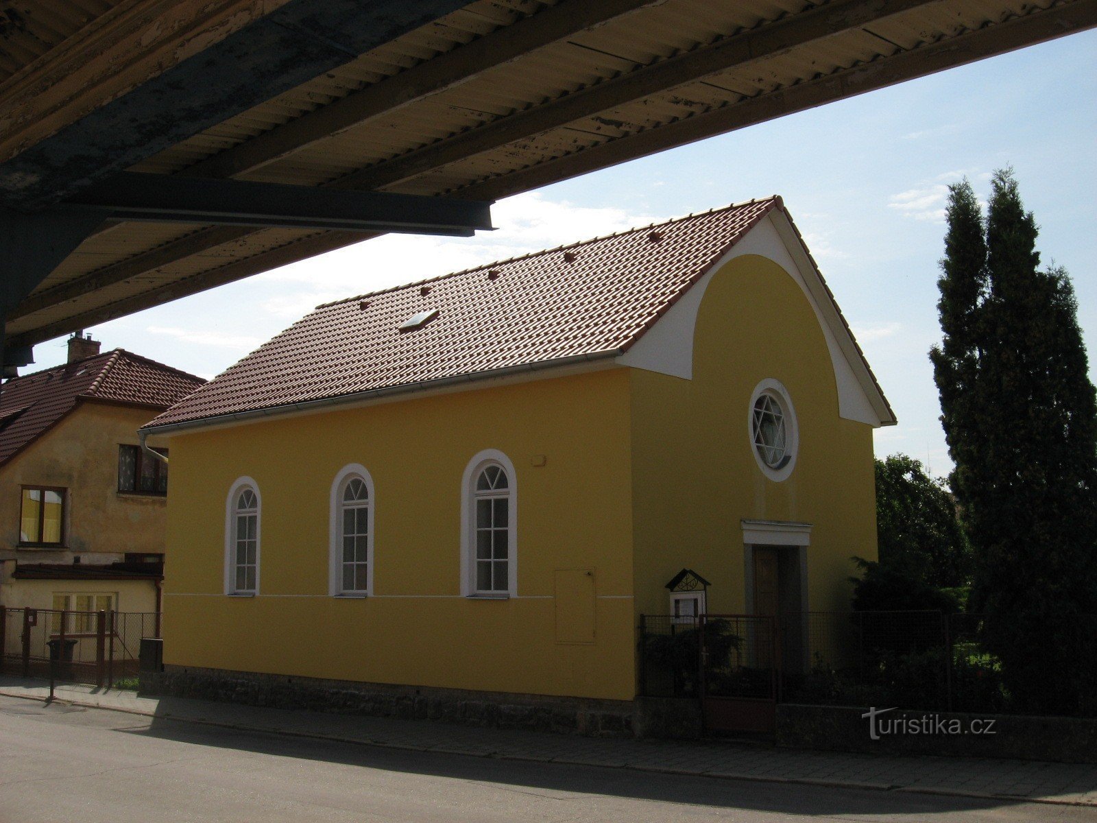 Synagogue depuis la gare routière