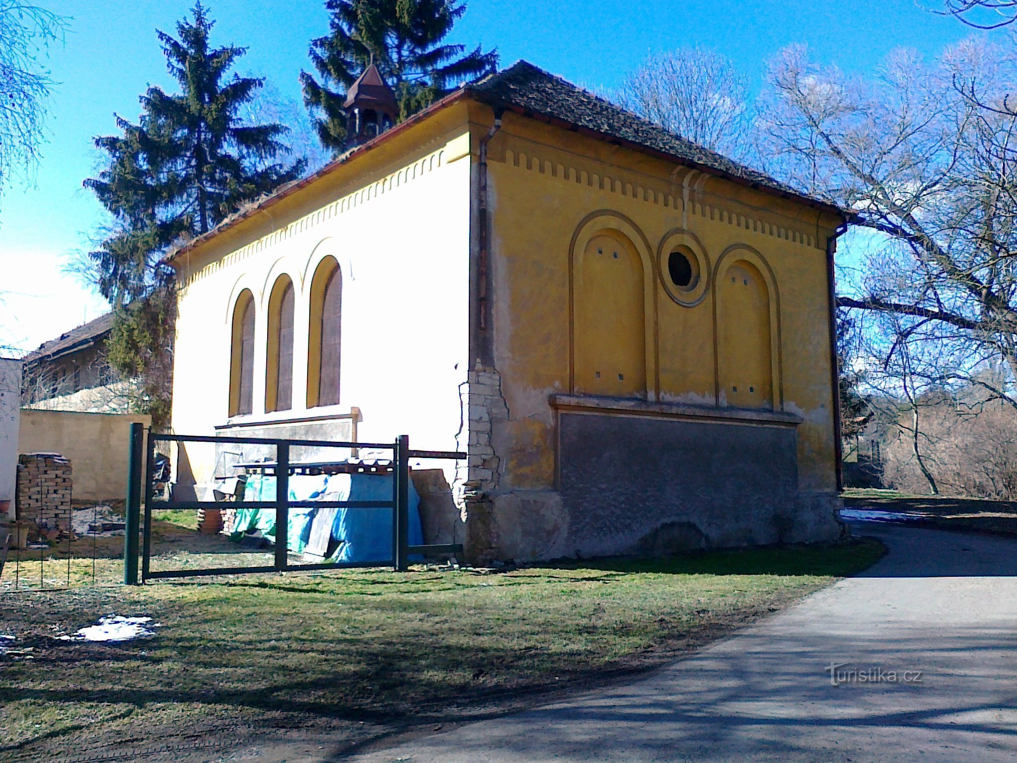 Synagoga w Třebívlicach.