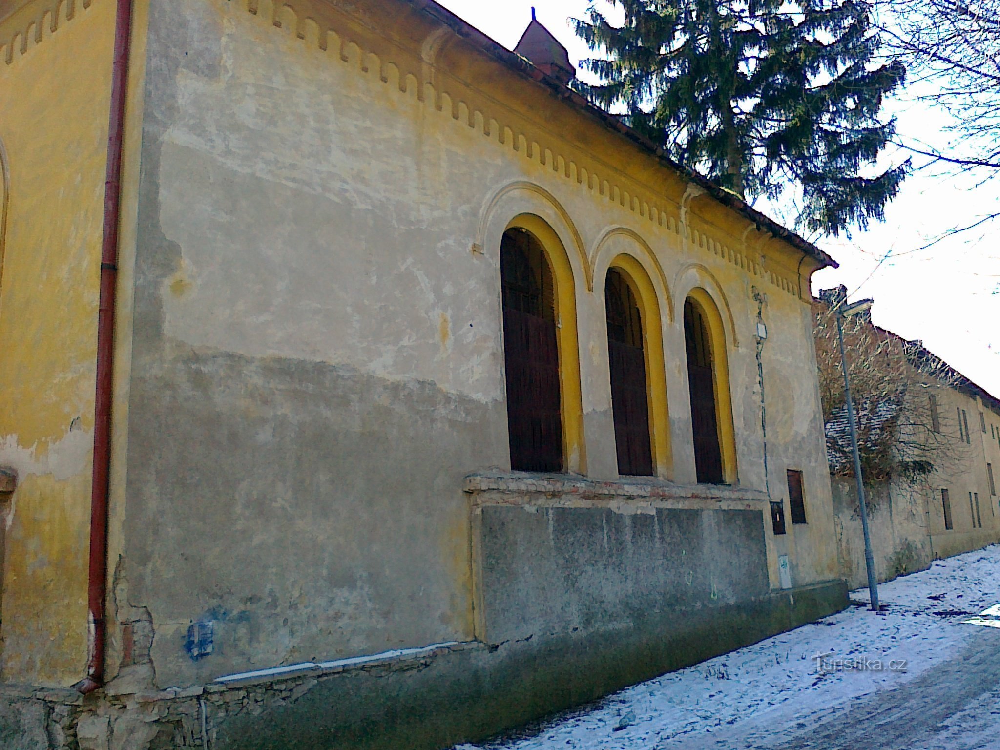 Synagoga w Třebívlicach.
