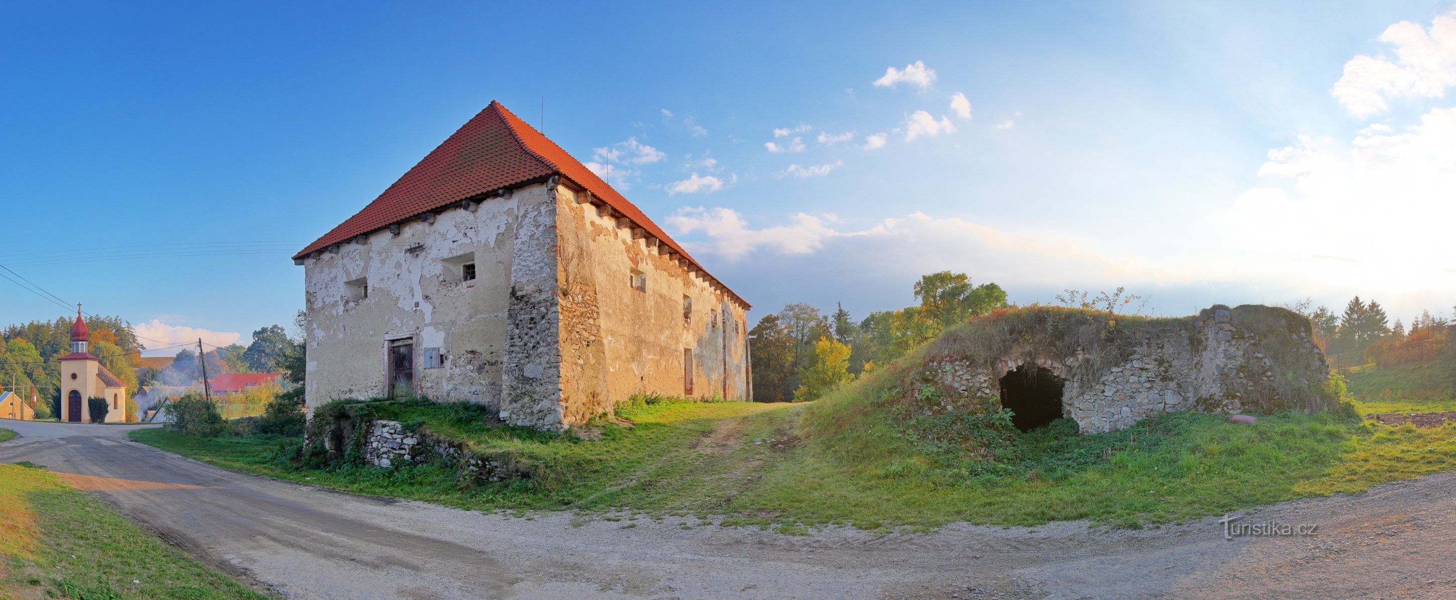 Granary in Nespery. Photo: KBR