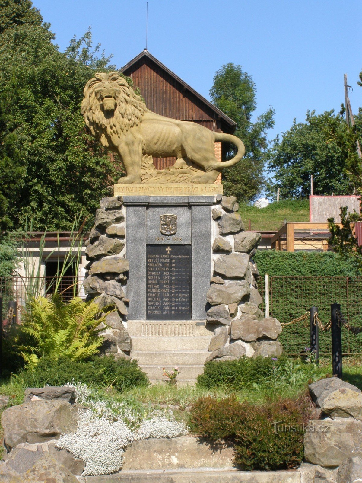 Syřenov - monumento a las víctimas del 1er St. guerra