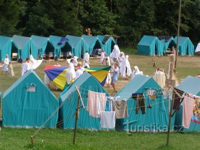 Tabără și fantome