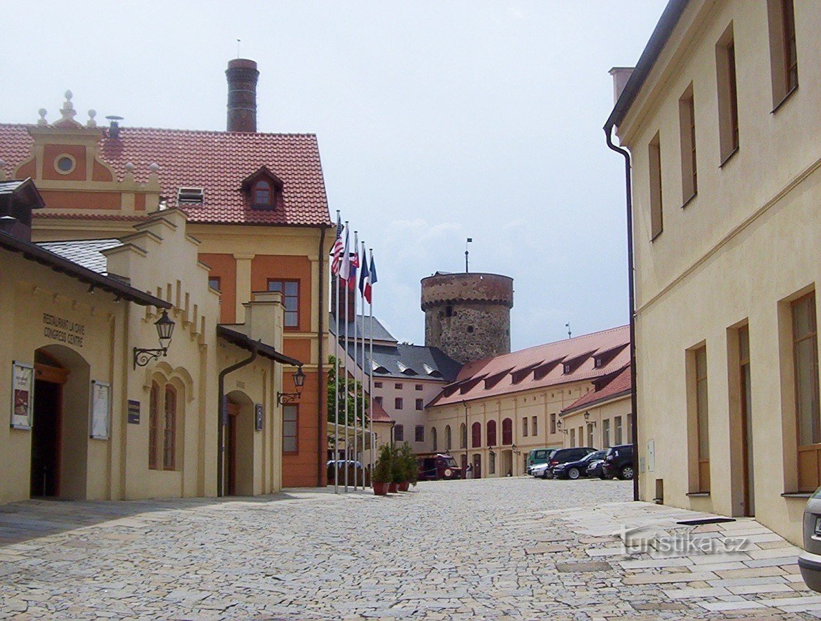 Tabor - zone de l'ancien château de Kotnov avec une tour de château - Photo : Ulrych Mir.