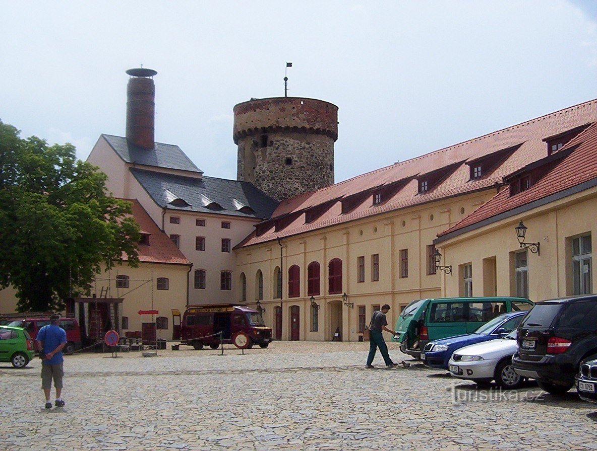 Tabor - zone de l'ancien château de Kotnov avec une tour de château - Photo : Ulrych Mir.