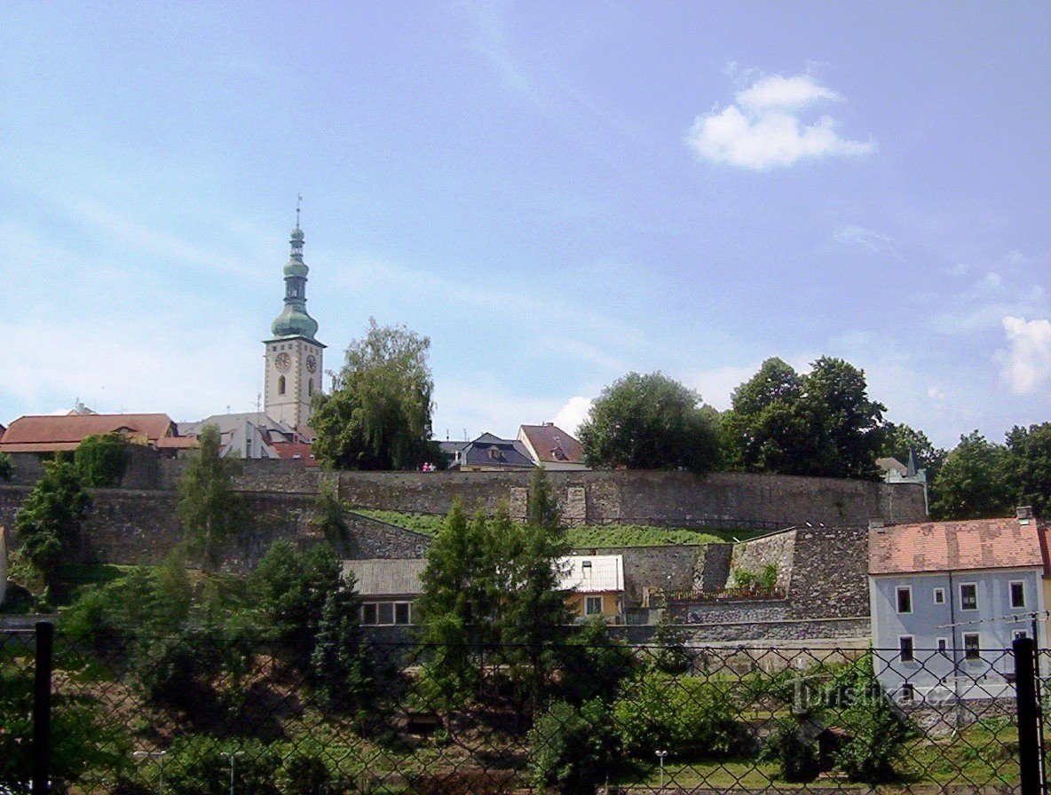 Tábor - dekanijska cerkev Spremenjenja Gospodovega na gori Tábor iz Jordanije - Foto: Ulrych Mir.