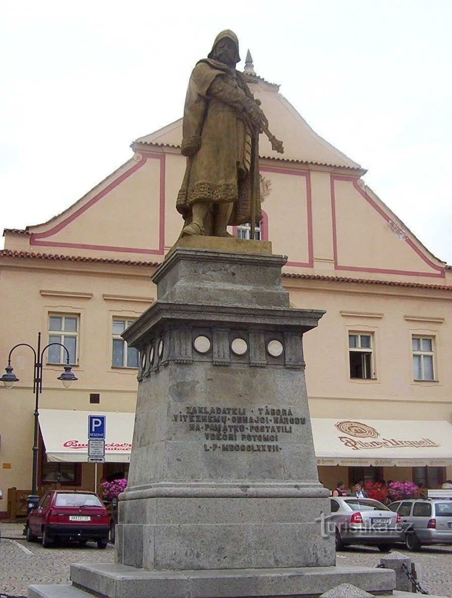 Tábor-Žižkovo náměstí s pomníkem Jana Žižky-Foto:Ulrych Mir.