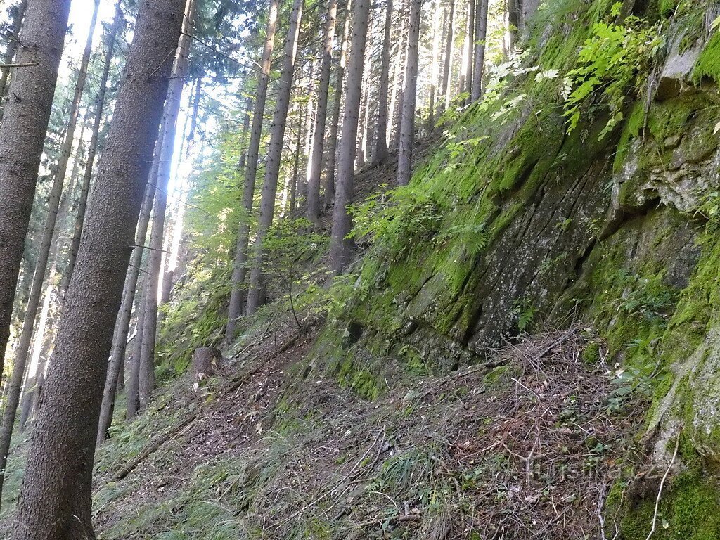 La mystérieuse colline éteinte Bílá.