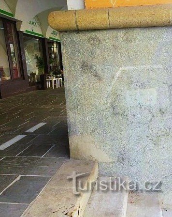 O segredo das flechas no arco da cidade de Nové Jičín