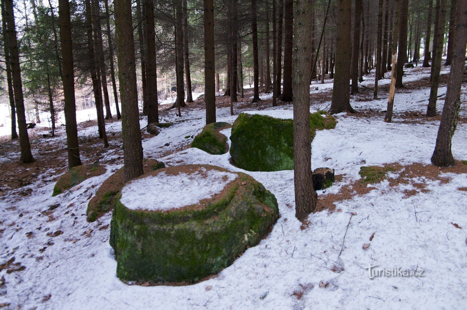 Bludoveček附近的神秘石头