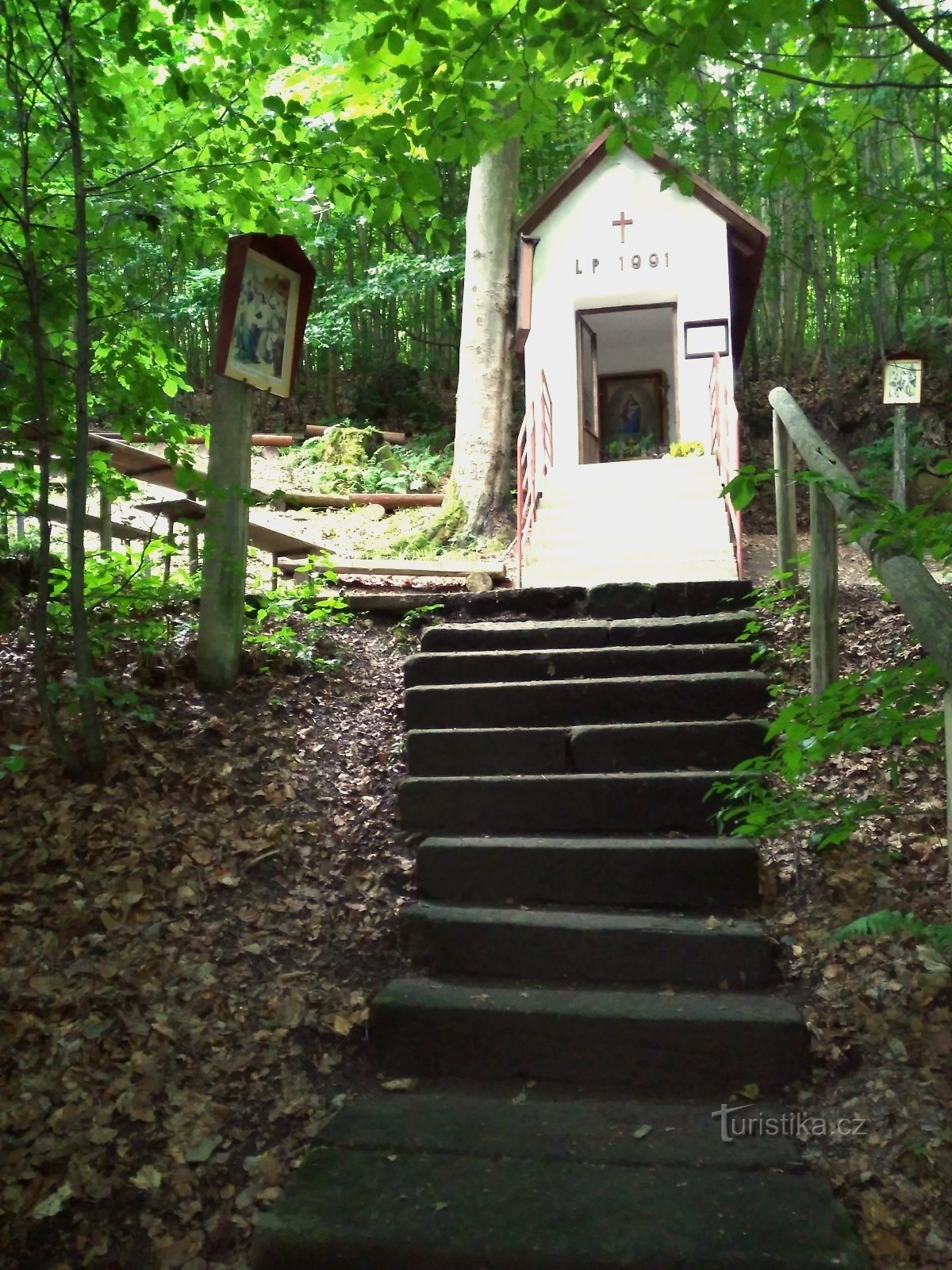 Where God stayed in the countryside. Chapel of the Virgin Mary in Hůra.