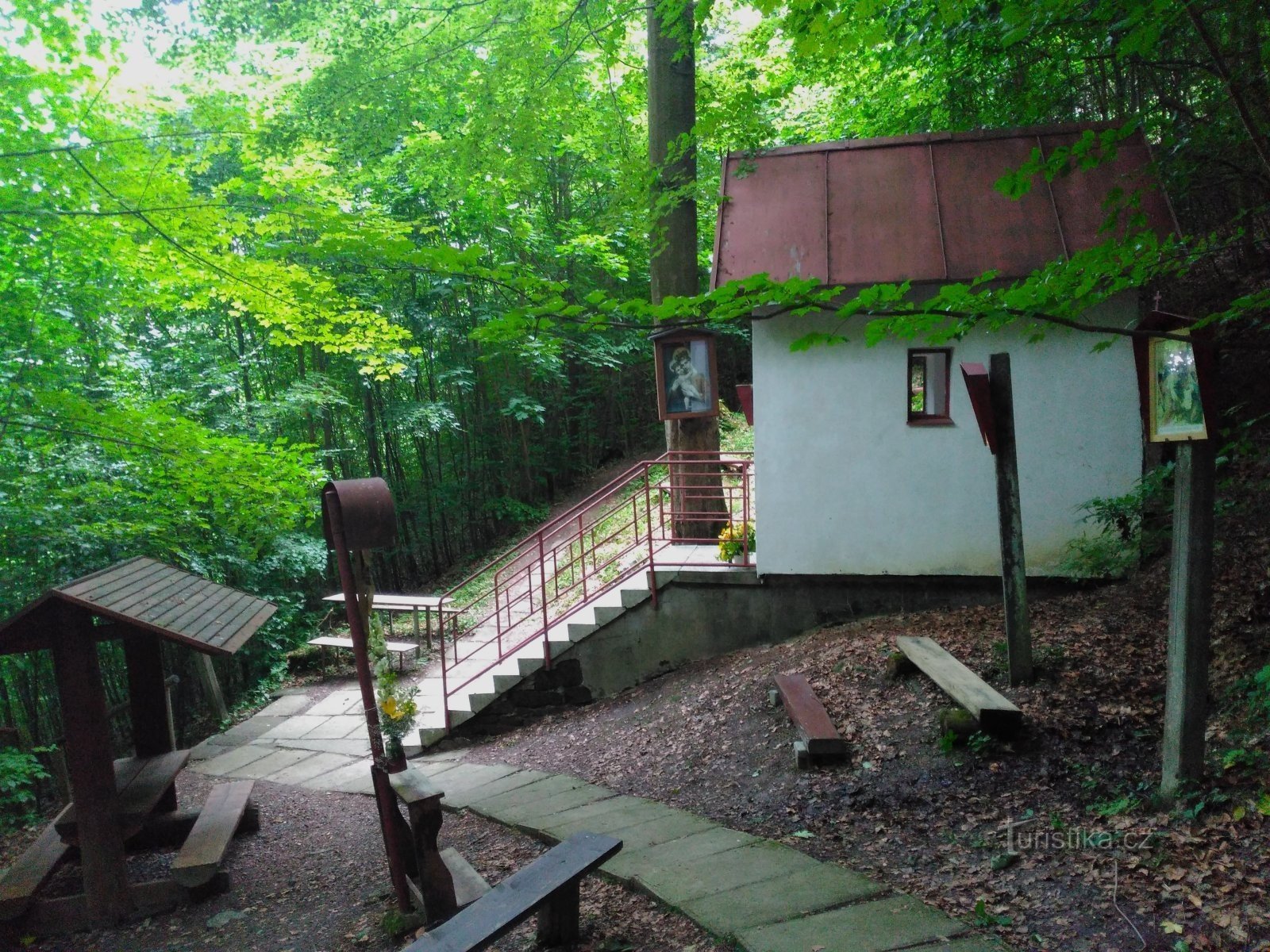 Onde Deus ficou no campo. Capela da Virgem Maria em Hůra.