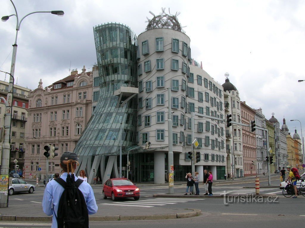 Dancing House (Ginger e Fred)