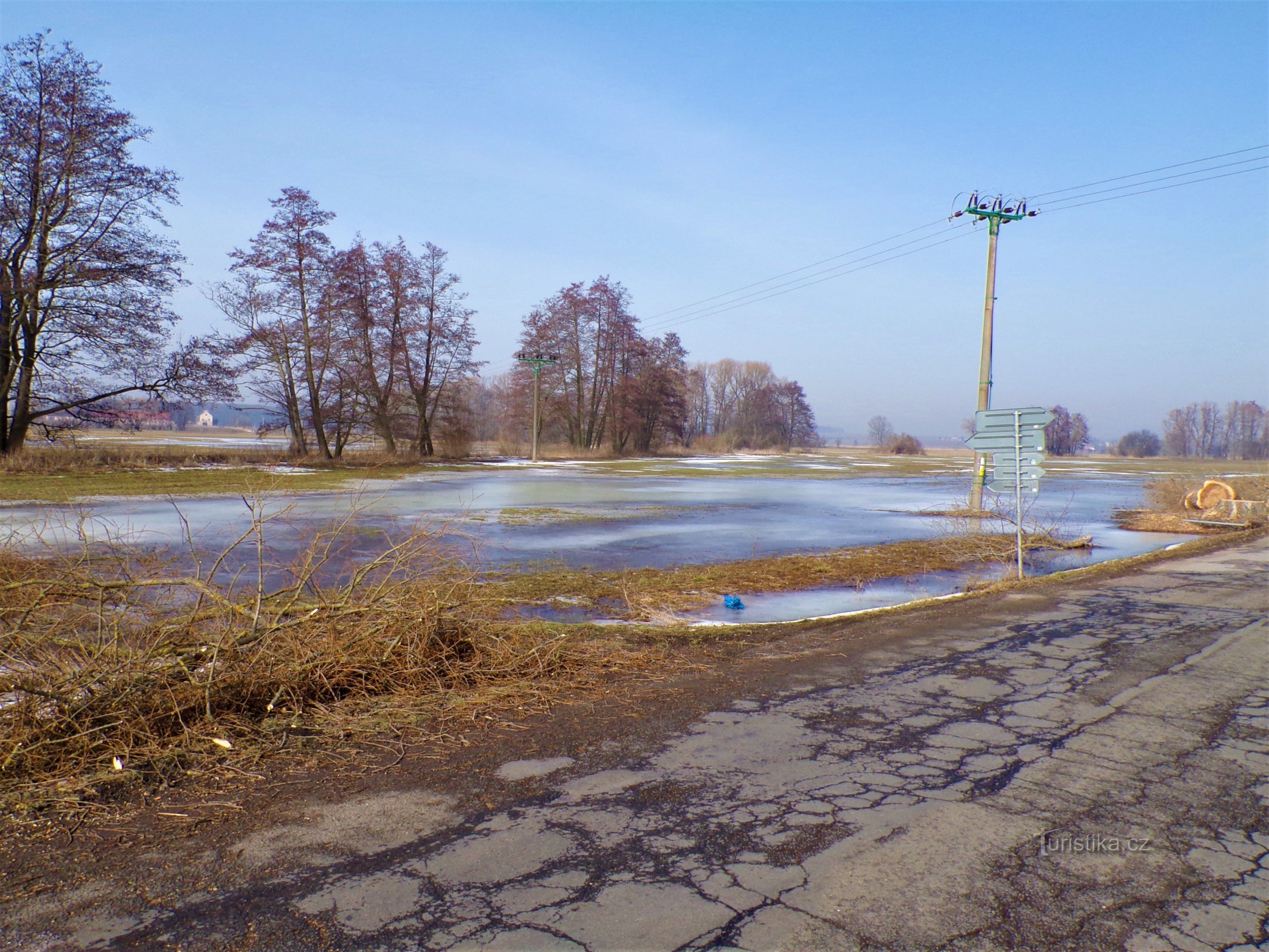 Hóolvadás Bystřice-ben és Klenické svodnice-ben (Mokrovousy, 24.2.2021.)