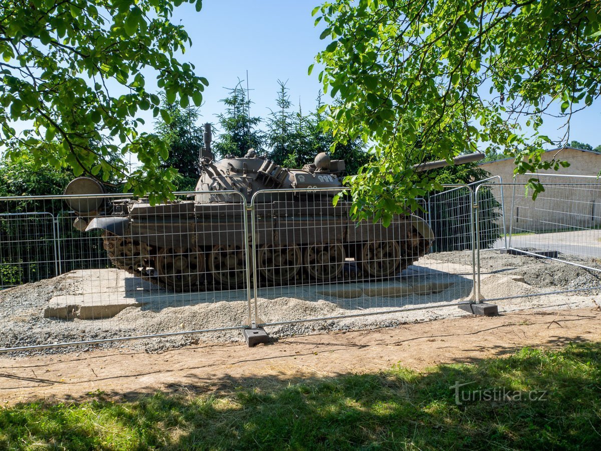 Der Tank befindet sich in einer provisorischen Einhausung