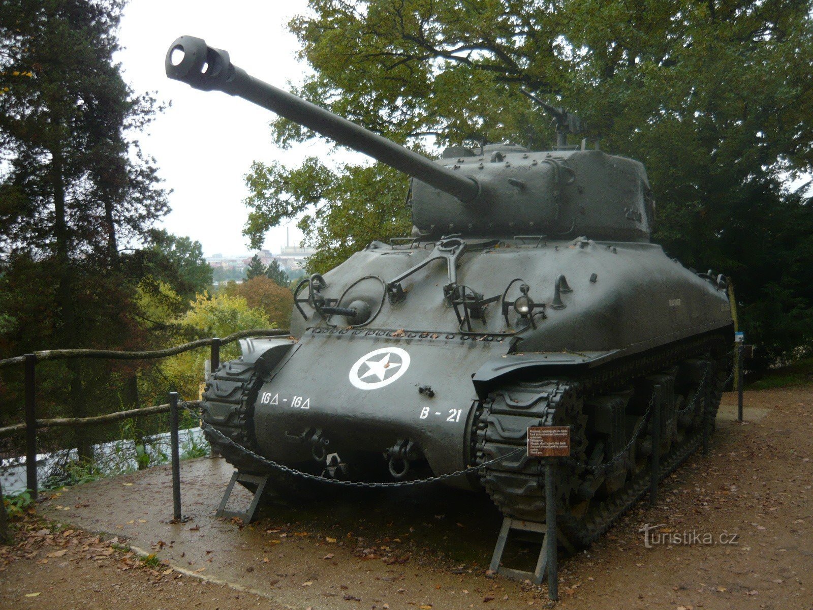 比尔森动物园的坦克