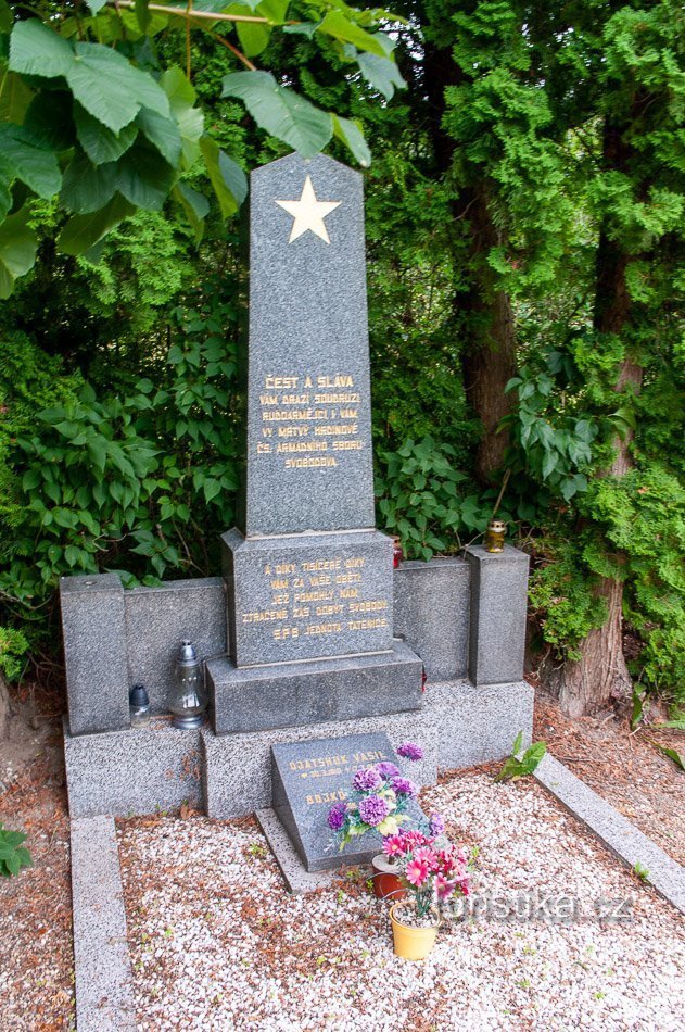 Tatenice - Monument aux combattants tombés au combat