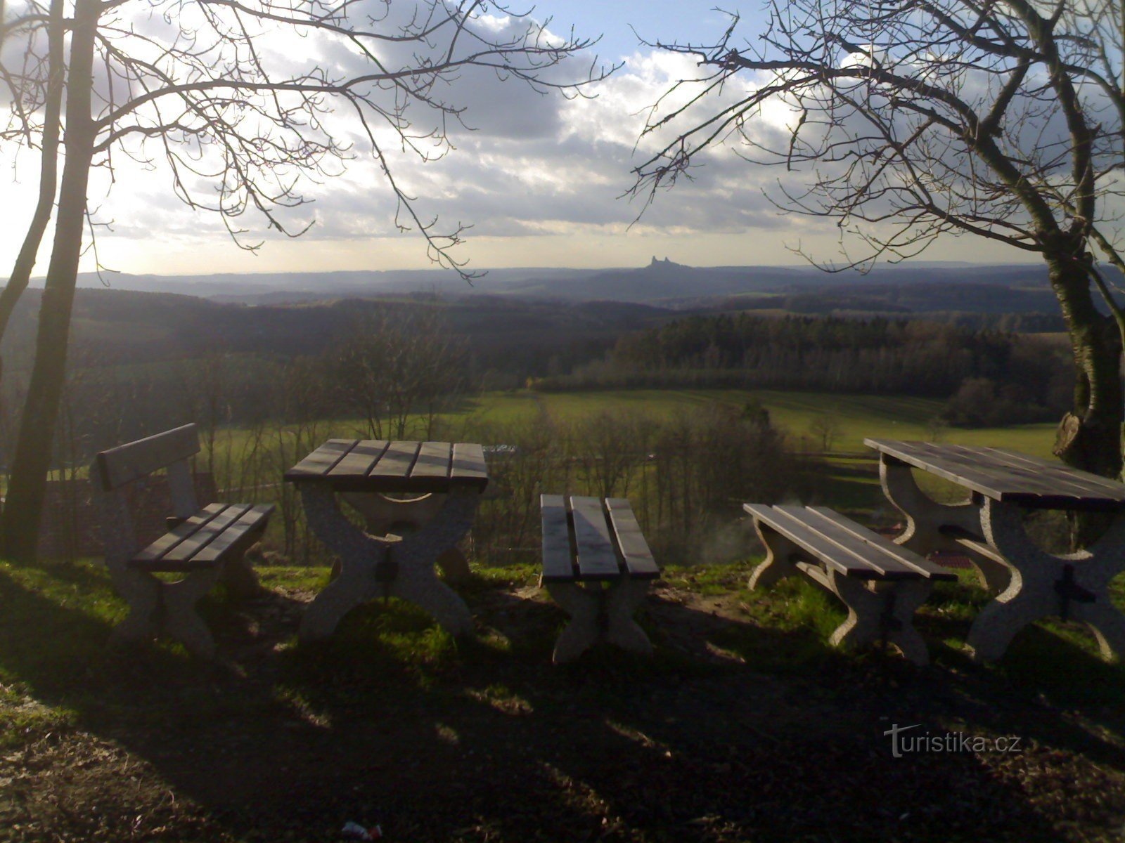 Tatobity (Zlábek) - miradouro na zona de descanso acima da aldeia