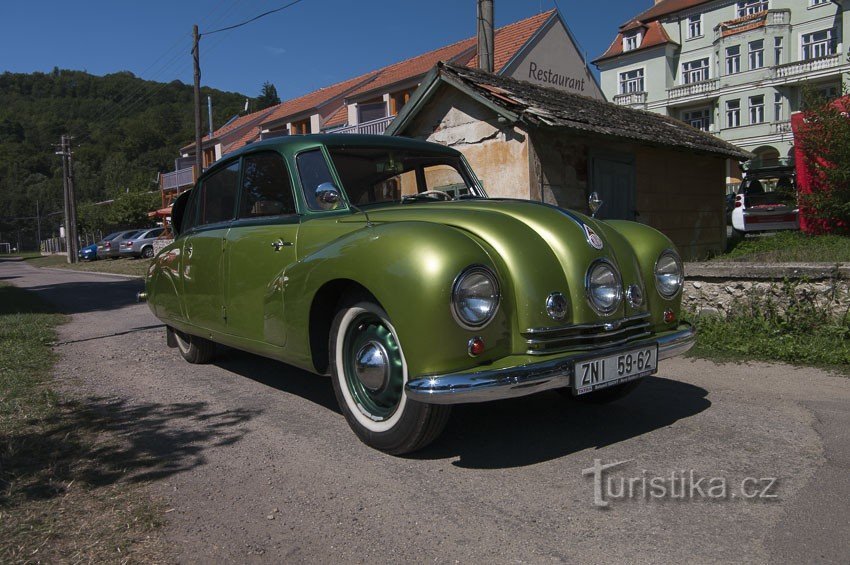 Tatra 87