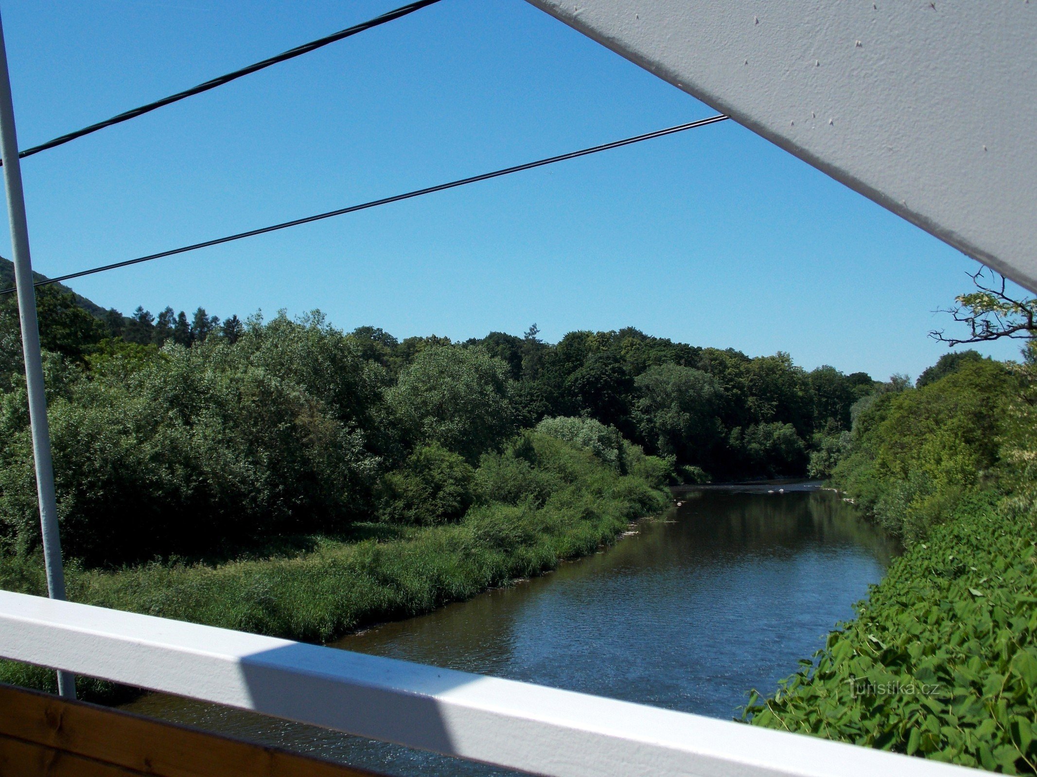 Ouvrage technique, passerelle sur Bečva dans le village de Rybáre