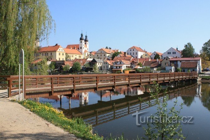 Telč - wooden footbridge across the pond