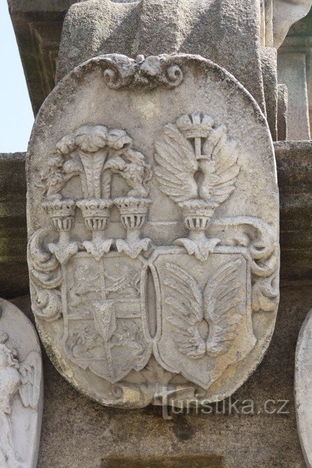 Telč - coloană mariană - stemă
