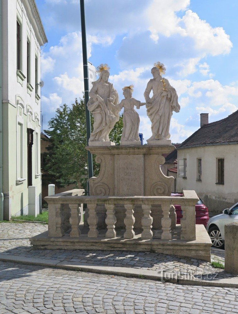 Telč - beeldhouwwerk van de Heilige Familie