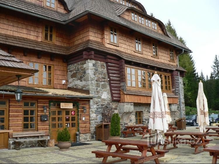 Terrasse devant le gîte