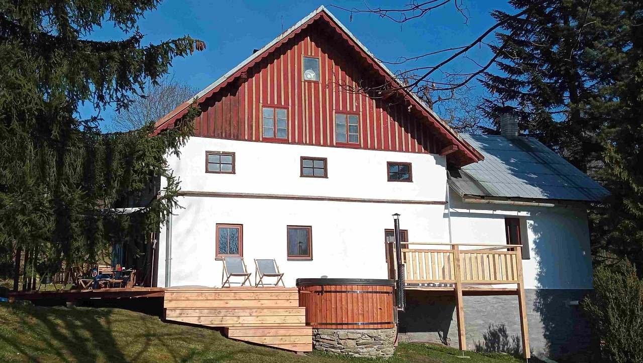 Terasa u domu s výhledem na zahradu