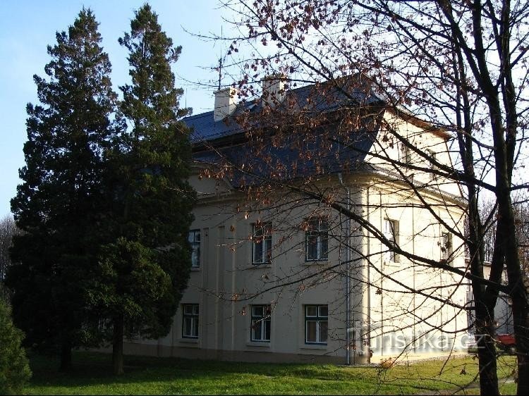 Těrlicko - castillo: Vista desde la intersección (el castillo no es accesible al público)