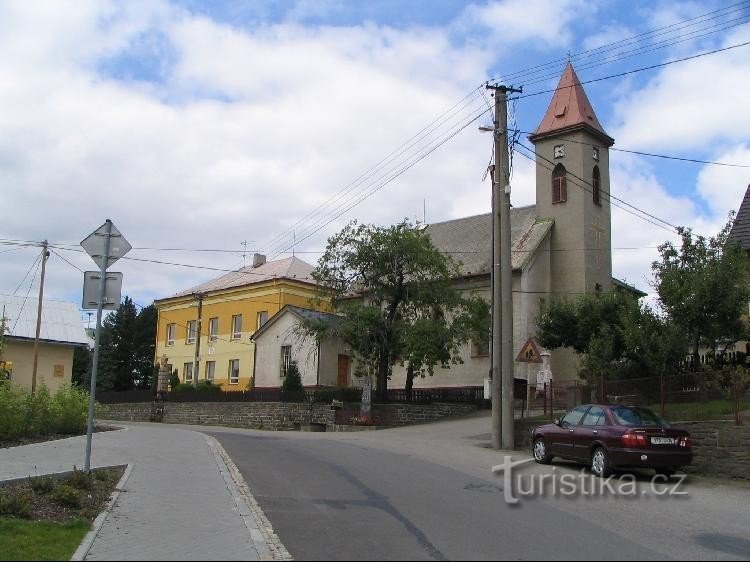 Těškovice, kirkko