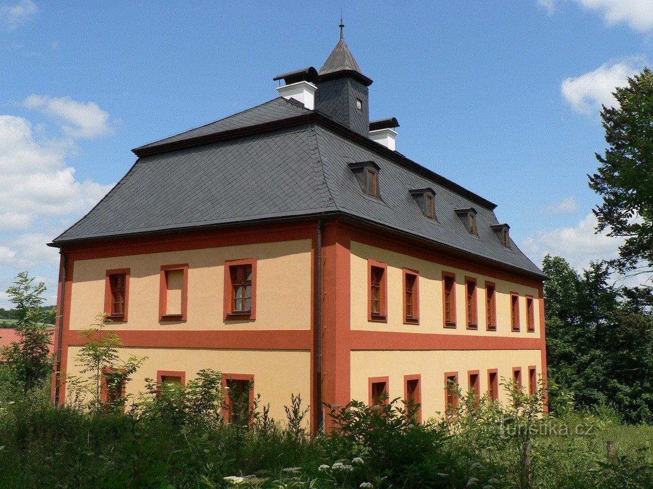 Mătușă, castel