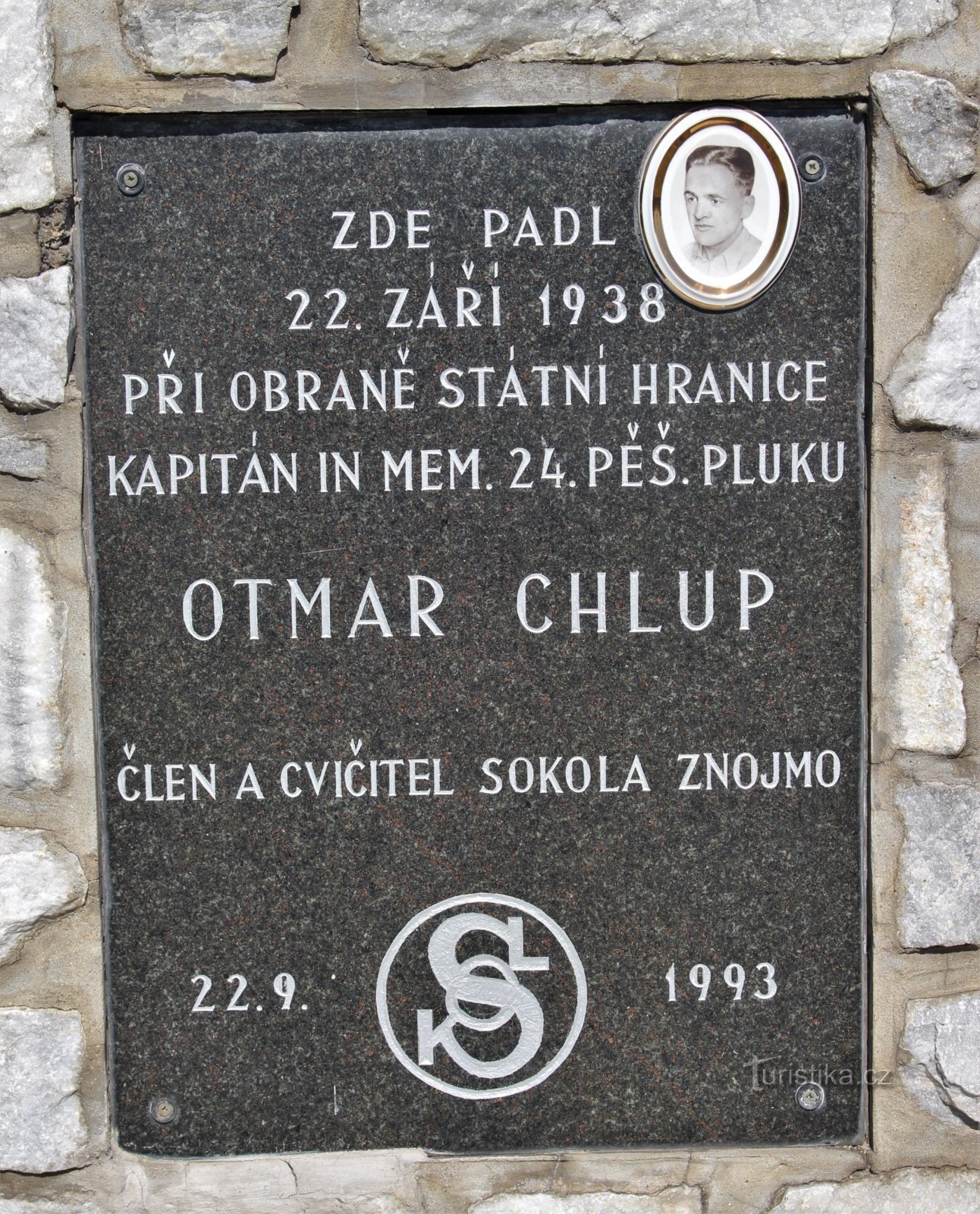 Text on plaque
