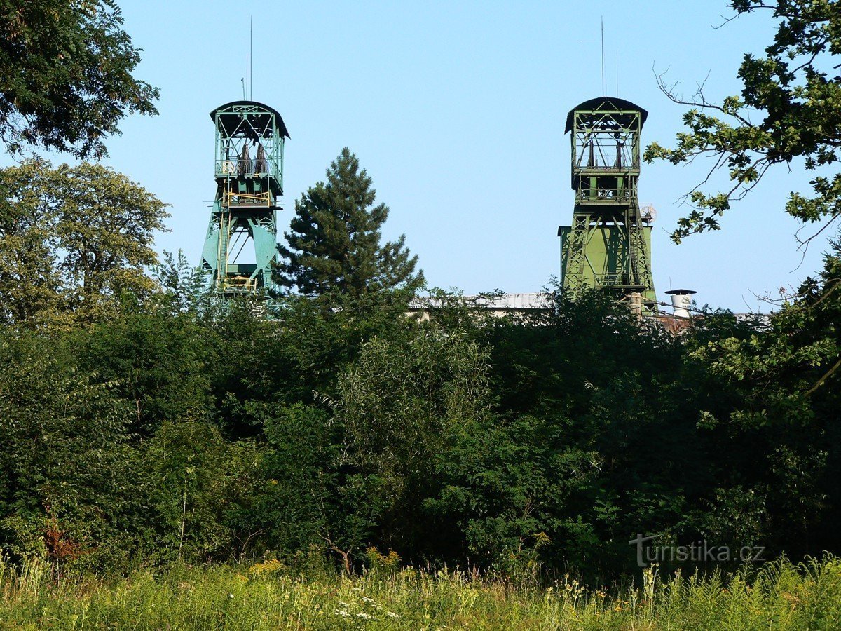 Der Förderturm der ehemaligen Grube Gabriel - zwei würdevolle alte Damen