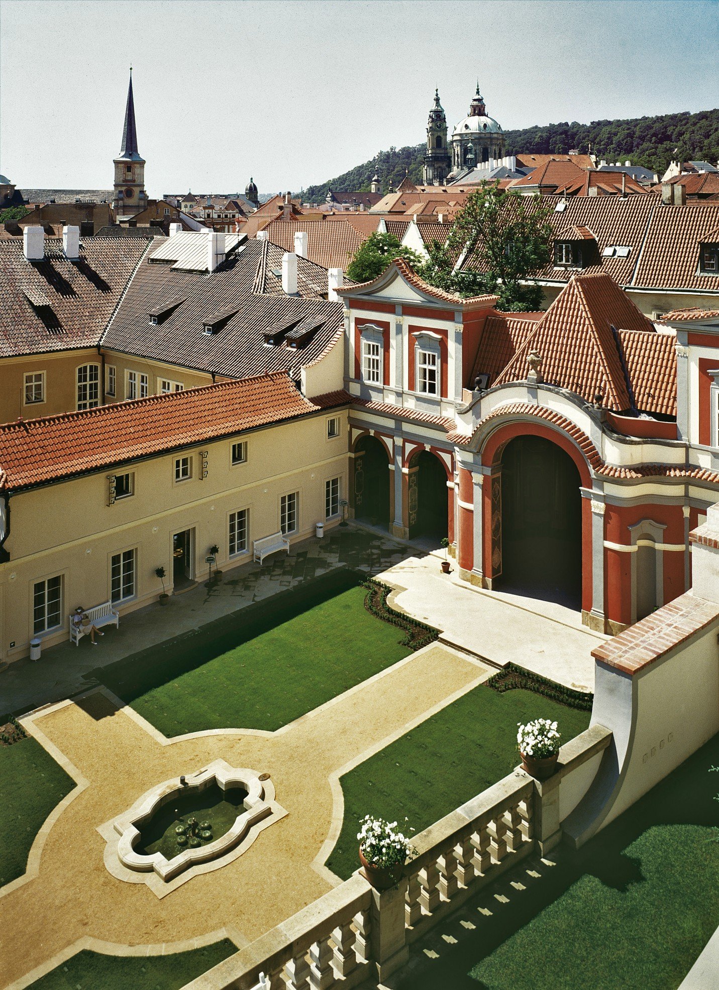 布拉格城堡下的宫殿花园
