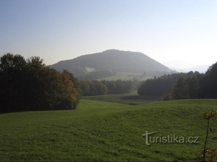 Tichavská hůrka de la drumul de la Měrkovice la Mniší