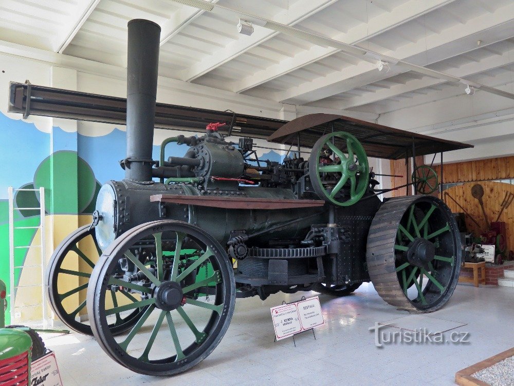 den andra var Boskovic's Historic Agricultural Machinery