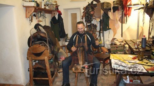 Conseil pour un voyage printanier : des ateliers d'artisanat populaires dans les monastères de Český Krumlov sont